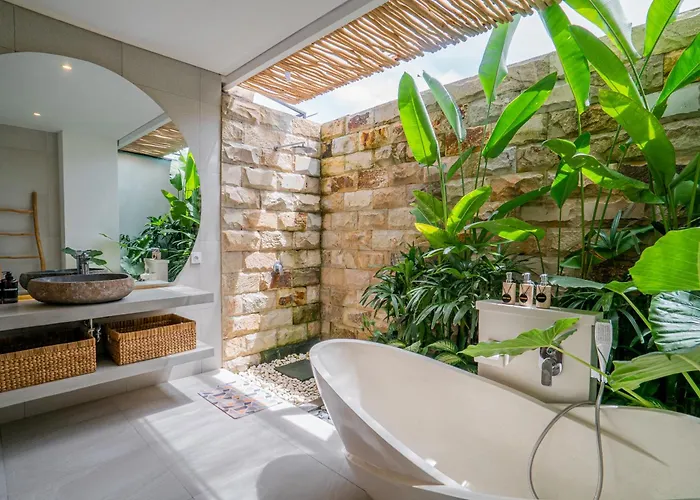 Casa Luna - 4br Near Canggu Villa *