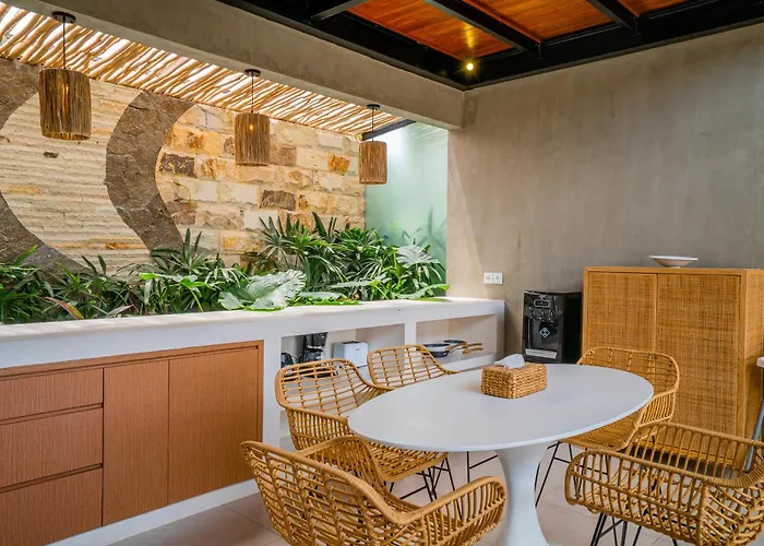 Villa Casa Luna - 4br Near Canggu Kerobokan (Bali)